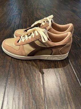 Diadora Men's Low-Top Sneakers in Tan and Brown